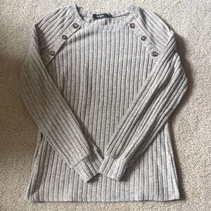 Button-Shoulder Ribbed Crewneck Sweater in Heather Taupe Sz Med.